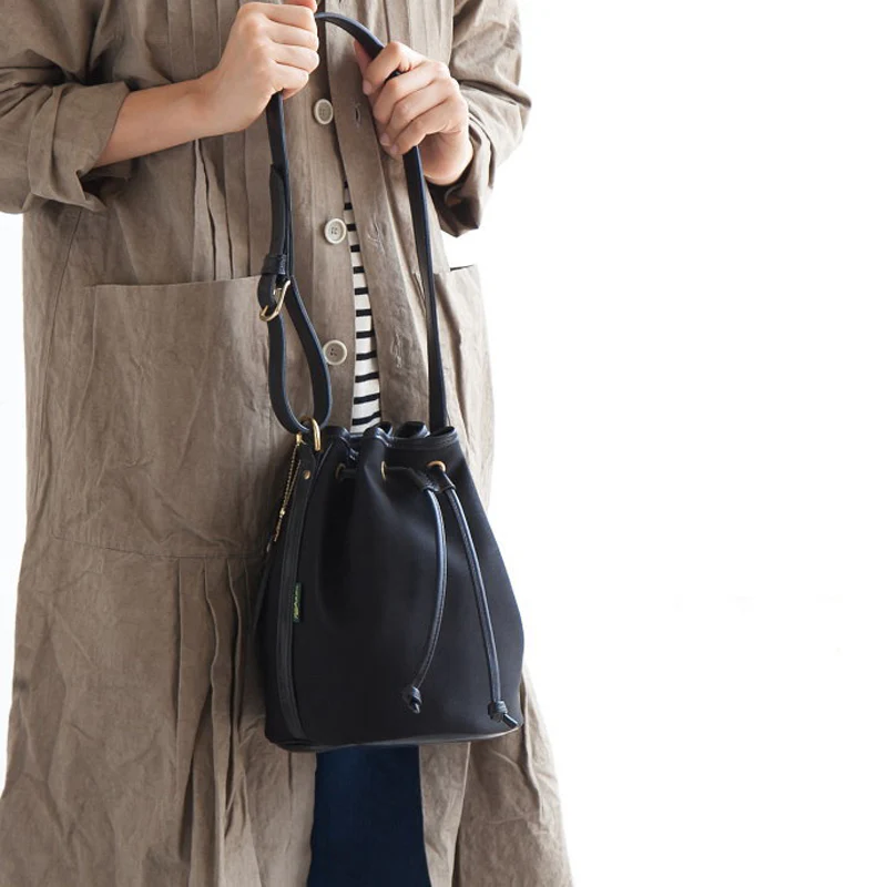 Brady : Calder Mini : Navy - Image 4