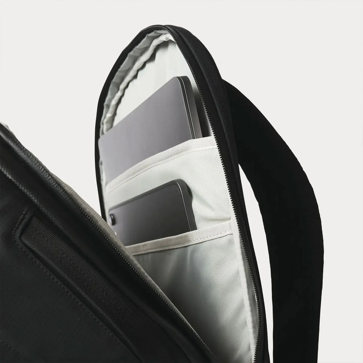 Moment : Everything Travel Pack 28L : Black - Image 10