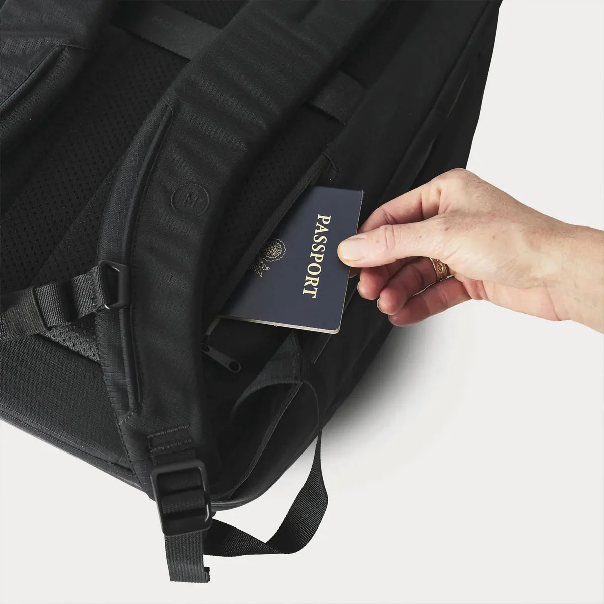 Moment : Everything Travel Pack 28L : Black - Image 9