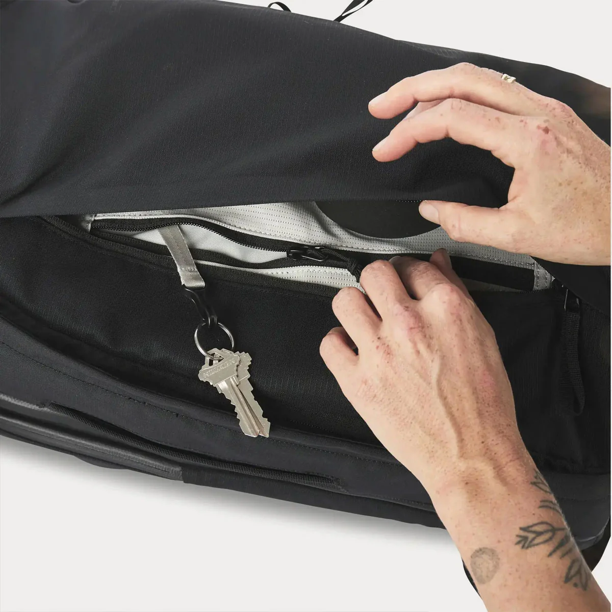 Moment : Everything Travel Pack 28L : Black - Image 8