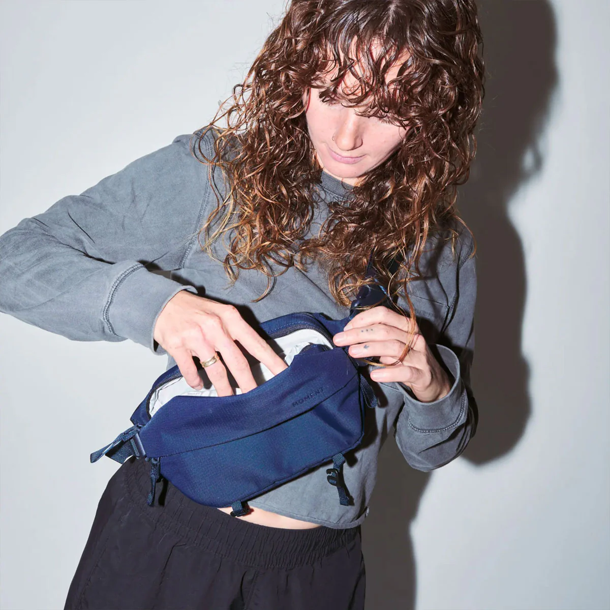 [PO] Moment : Everything Sling 2L : Black - Image 4